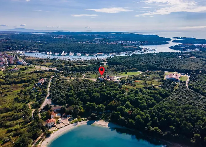 Cozy Apartment In Pula With Jacuzzi